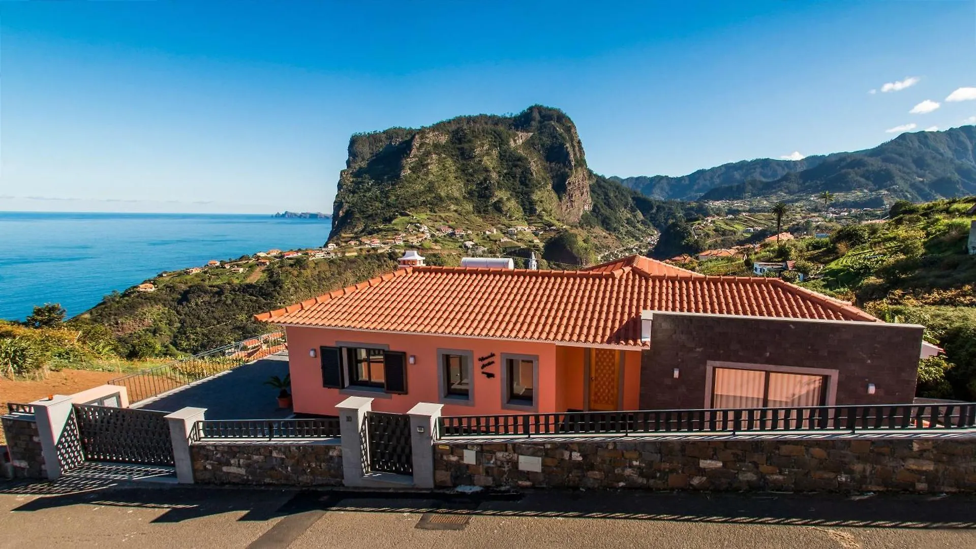 Elegantes Haus In Santana Mit Garten Und Grill São Roque do Faial