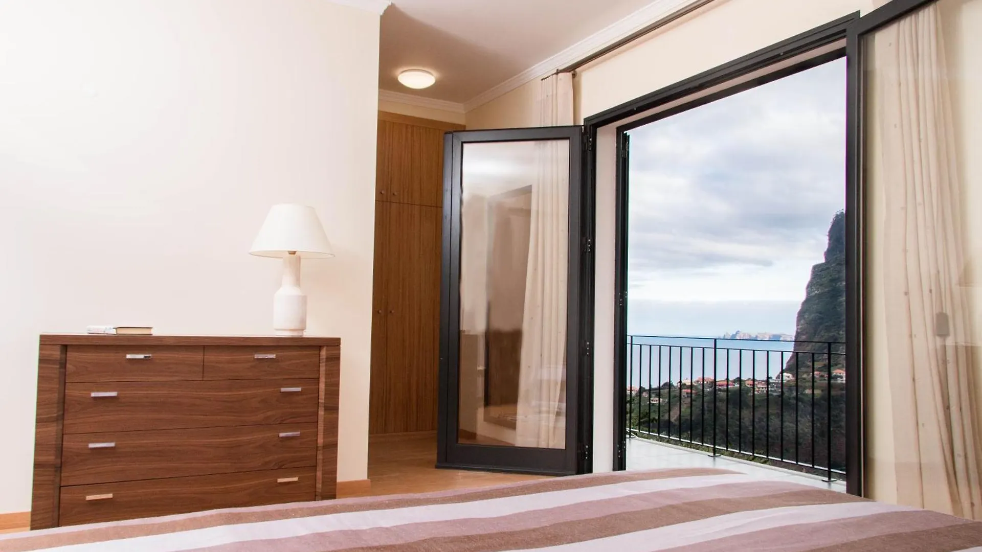 Casa de Férias Elegantes Haus In Santana Mit Garten Und Grill Sao Roque Do Faial Portugal