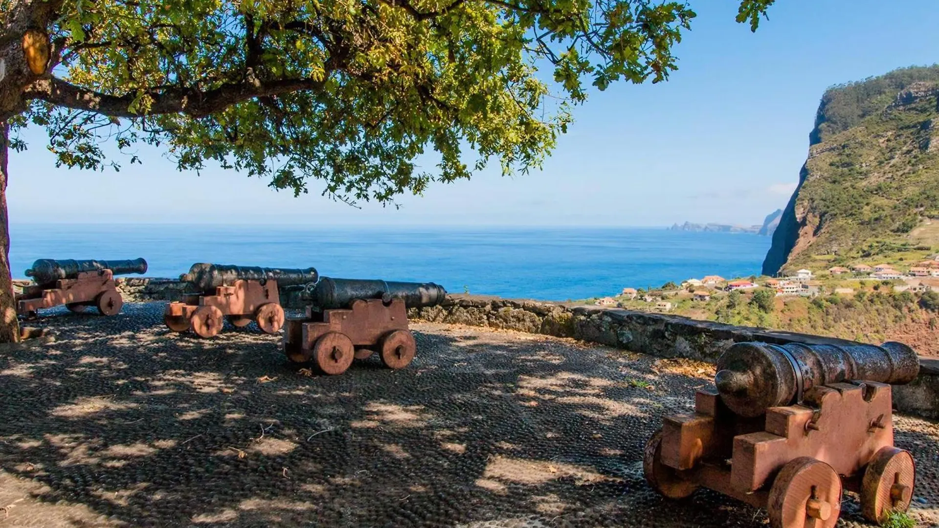 Casa de Férias Elegantes Haus In Santana Mit Garten Und Grill Sao Roque Do Faial Portugal